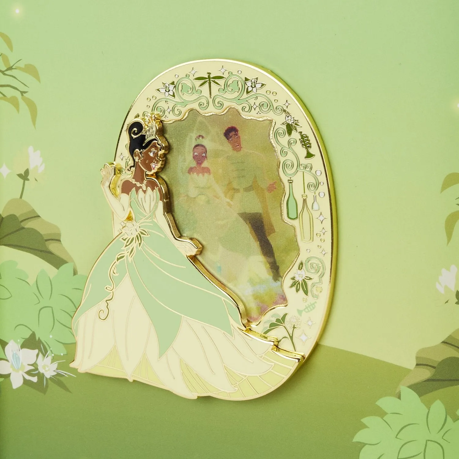 Loungefly Disney Princess and the Frog Tiana Lenticular 3 Collector Box Pin